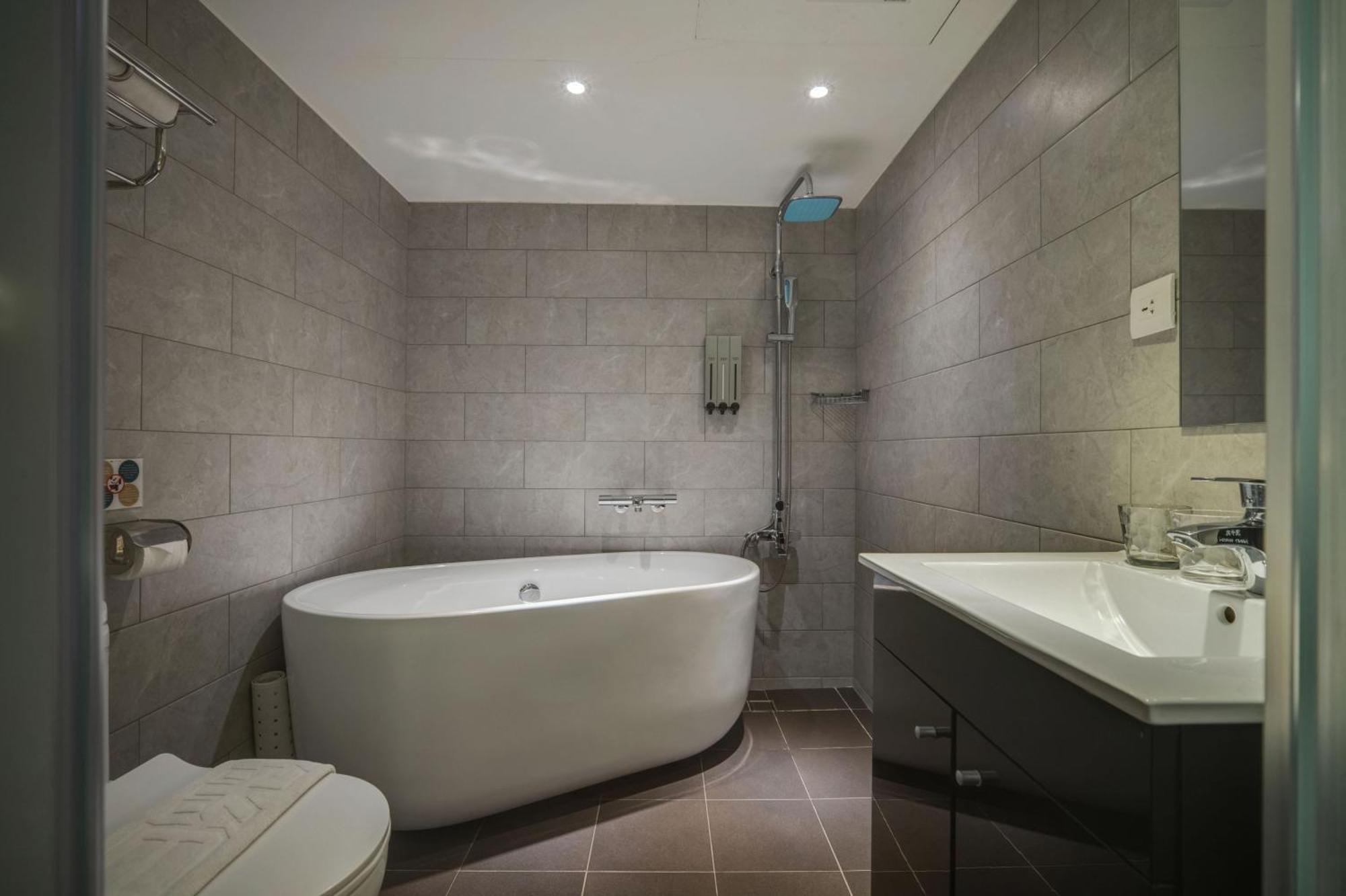 Fun Stay Inn Ximen Taipei Exterior photo